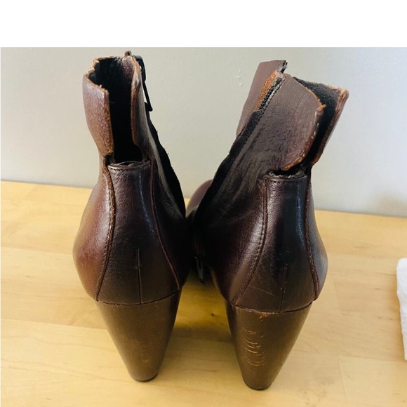 Beautiful soft leather booties - Picture 4 of 7